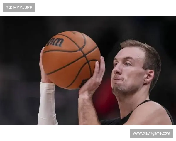 肯纳德正负值连续三场为正 无球跑动体系适配湖人进攻需求